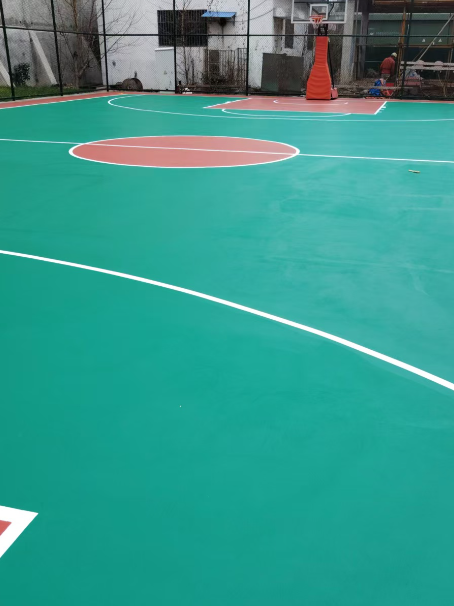 西吉 球场长期使用易出现地面开裂